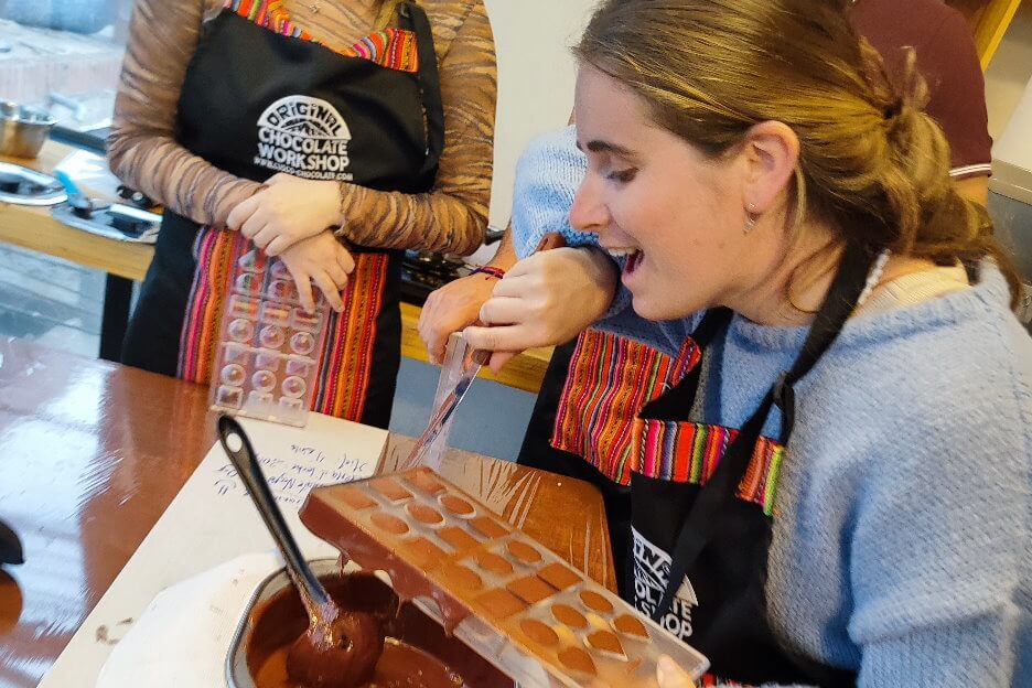 people making chocolate cusco workshop